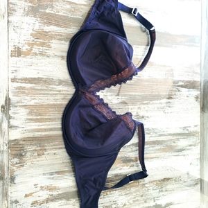 Navy plunge bra